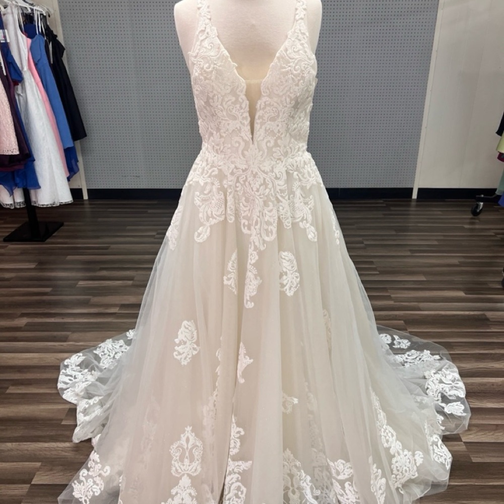 Lace Appliqué Tulle Bridal Gown in Ivory